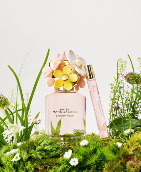 Daisy Eau So Fresh by Marc Jacobs for Women Eau de Toilette Spray 2.5 oz